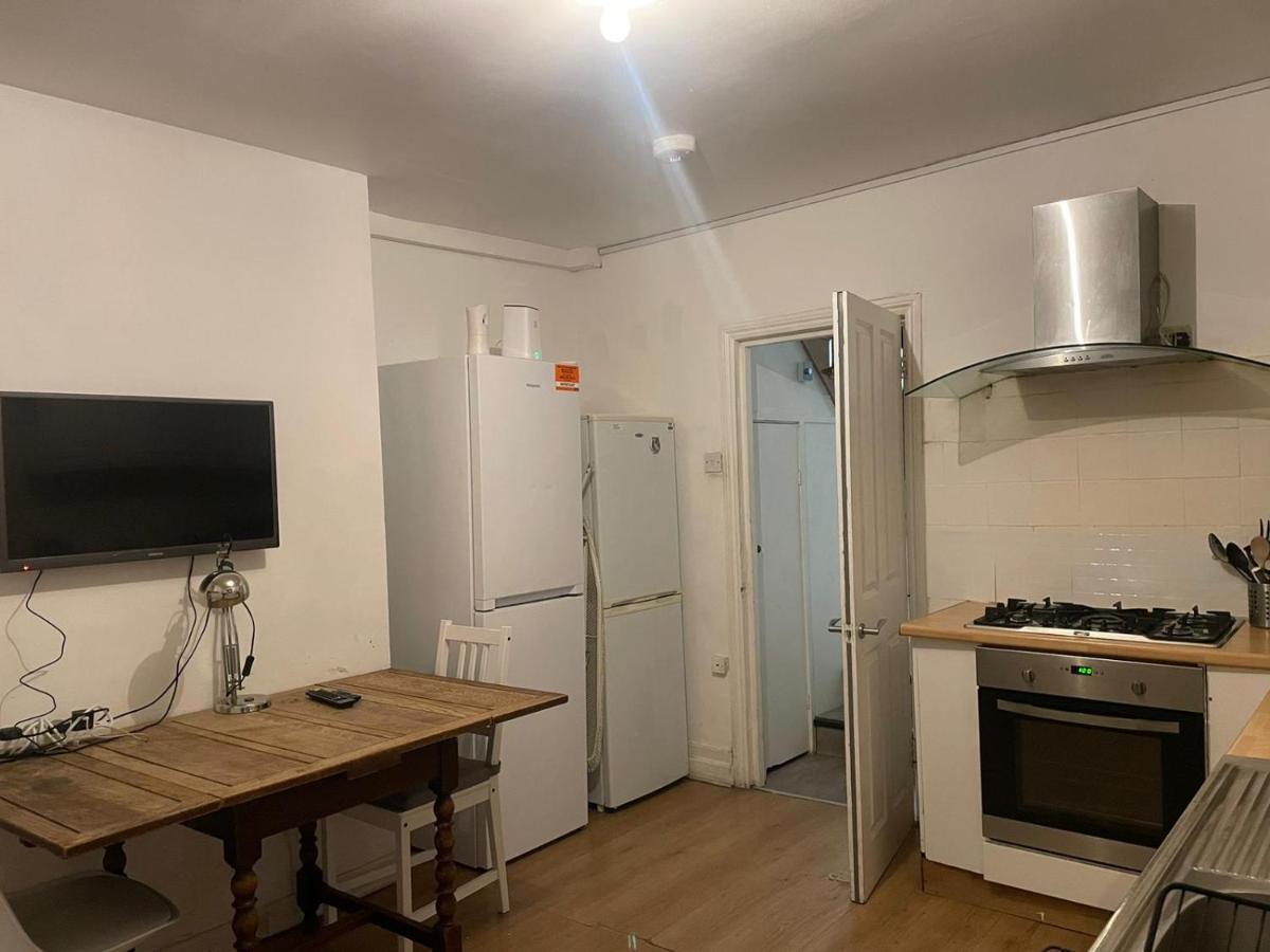 Balham, South London Spacious Guest House 5, 6 Rooms Available ภายนอก รูปภาพ