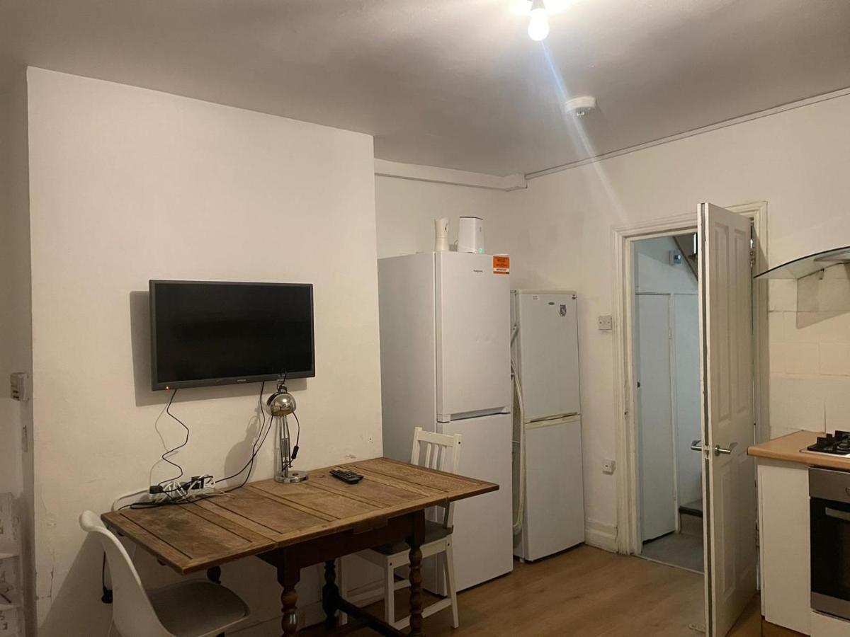 Balham, South London Spacious Guest House 5, 6 Rooms Available ภายนอก รูปภาพ